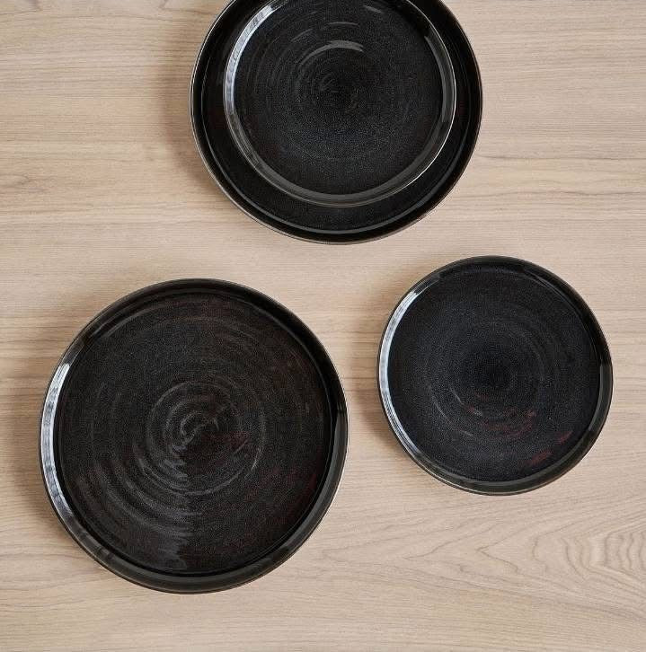 Amari 12-piece ceramic dinner set