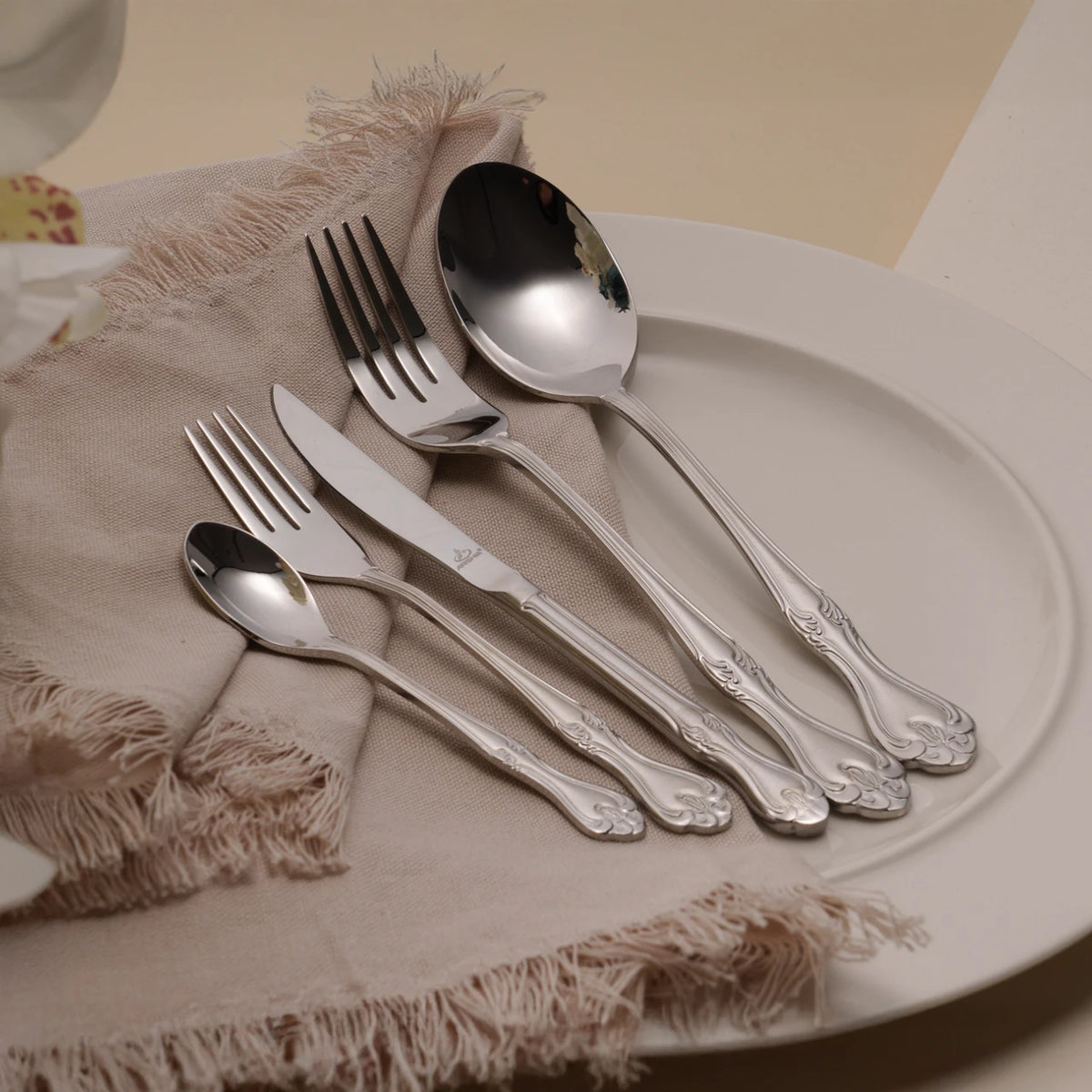 Arshia 86pcs Silver Cutlery Set With Wooden Box -TM112S-3766